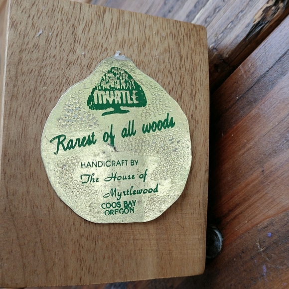 Myrtlewood seal figurine - Picture 5 of 11